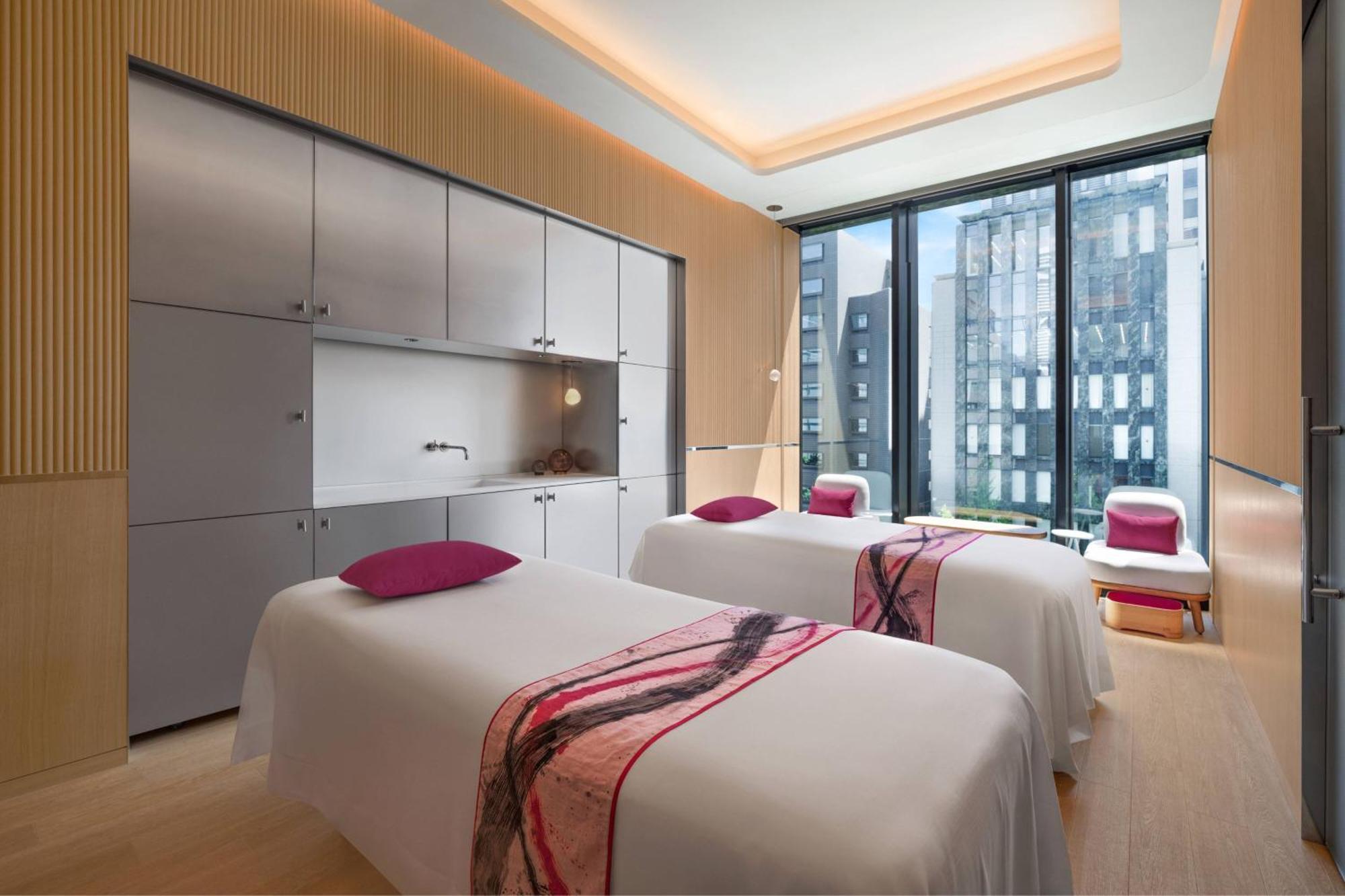 W Osaka Hotel Екстериор снимка